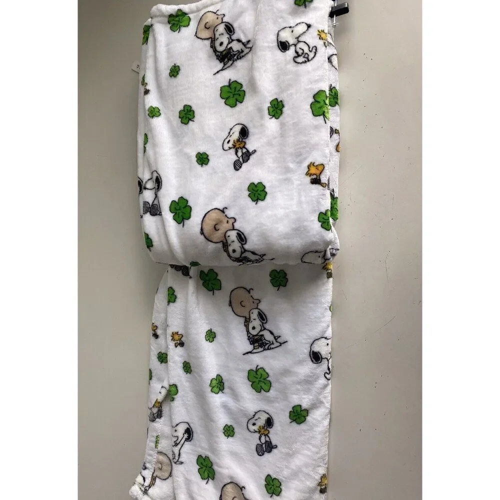 Peanuts Snoopy Charlie‎ Brown St Patricks Day Shamrock Plush Throw Blanket Soft